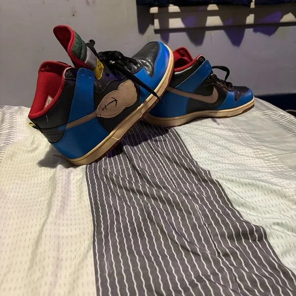 Custom High-Top NikeSneakers with Custom Popeye’s Design